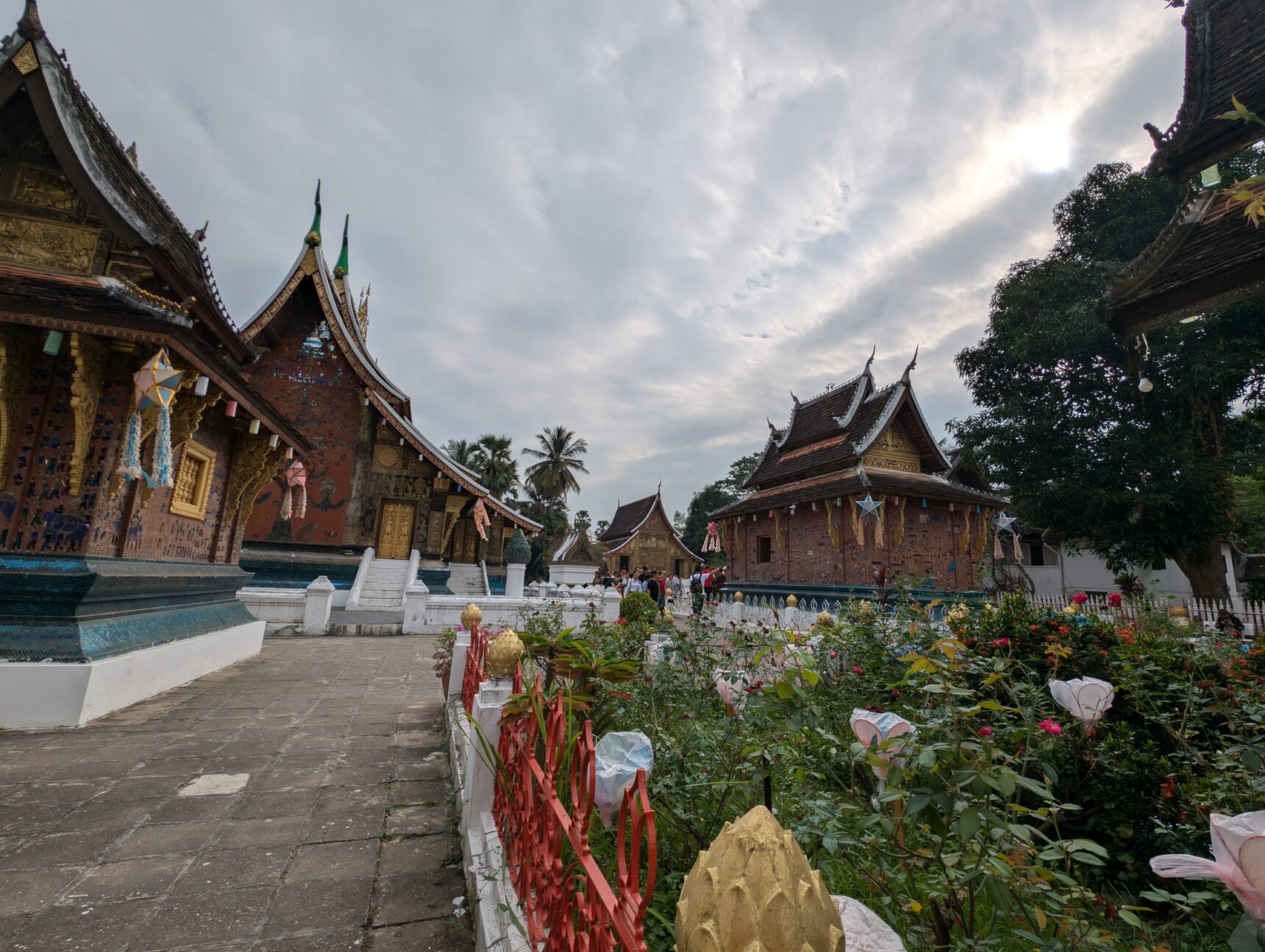 世界遺産の街】ルアンパバーン観光なら寺院巡り！レンタルサイクルで